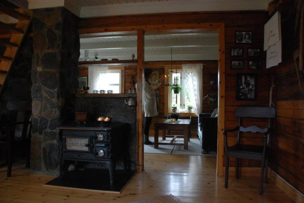 100 Years Old Norwegian Log House In Tromso Villa Exterior photo